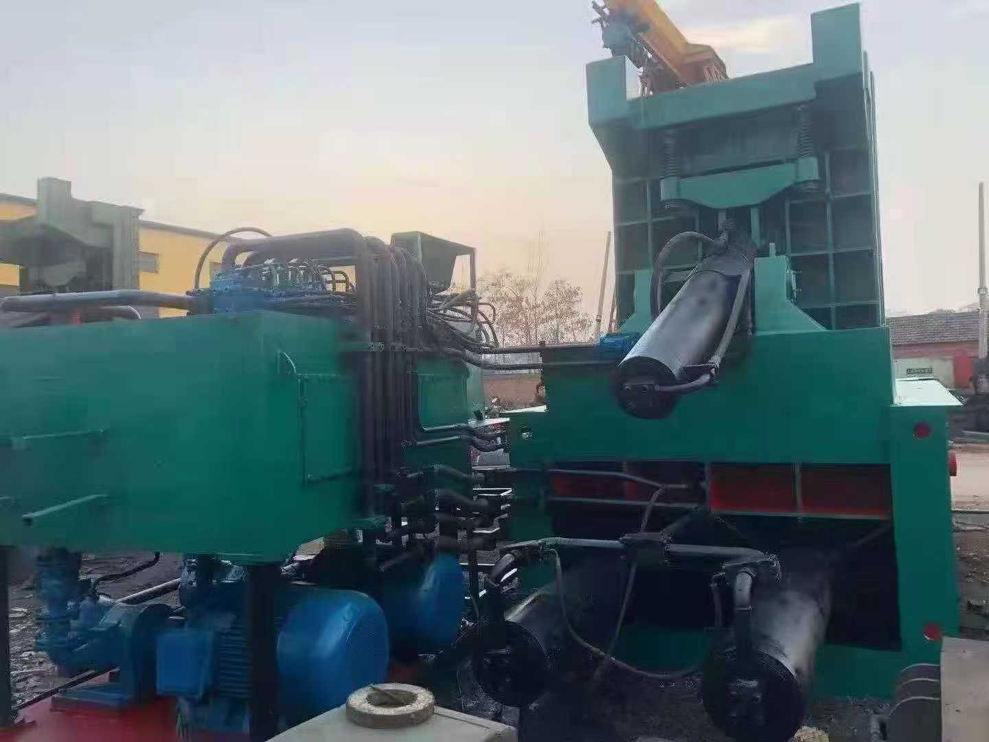 供应:华宏315吨金属打包机