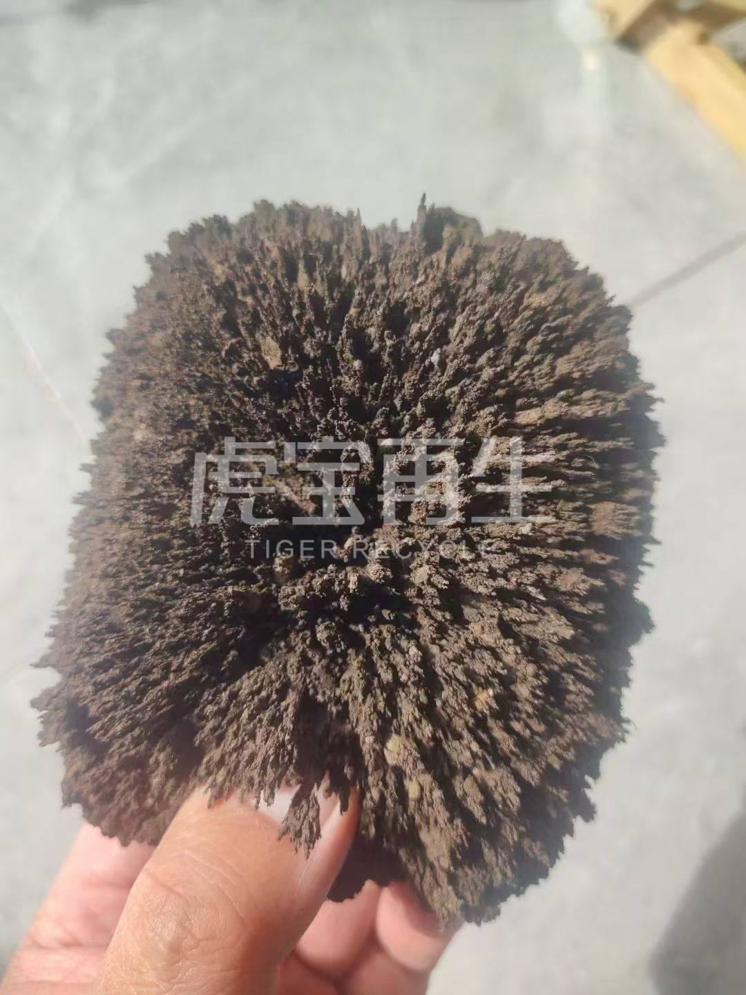 供应：锈色上磁小碎铁