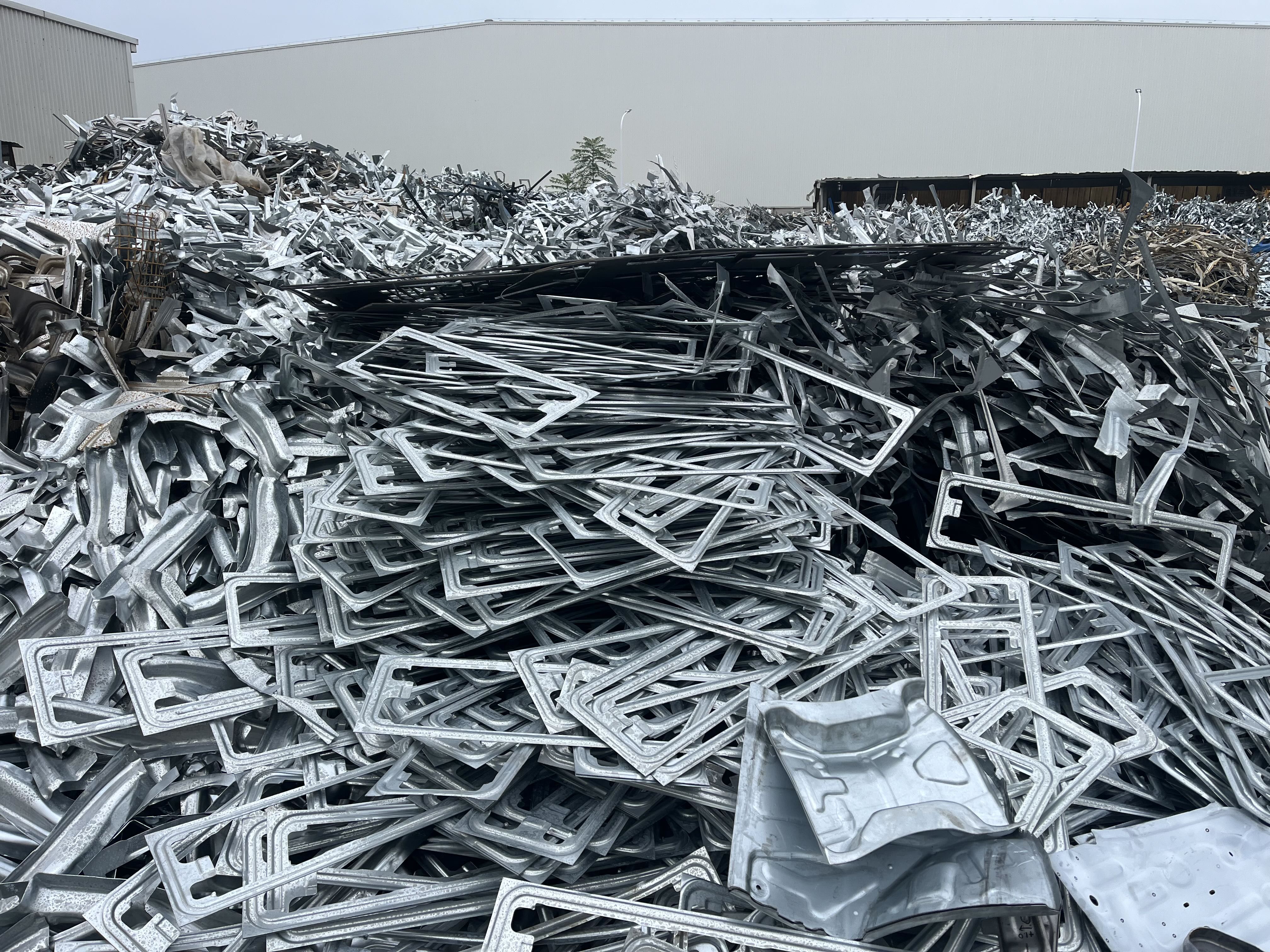 求购：废镀锌料、镀锌压块、彩图板、马口铁