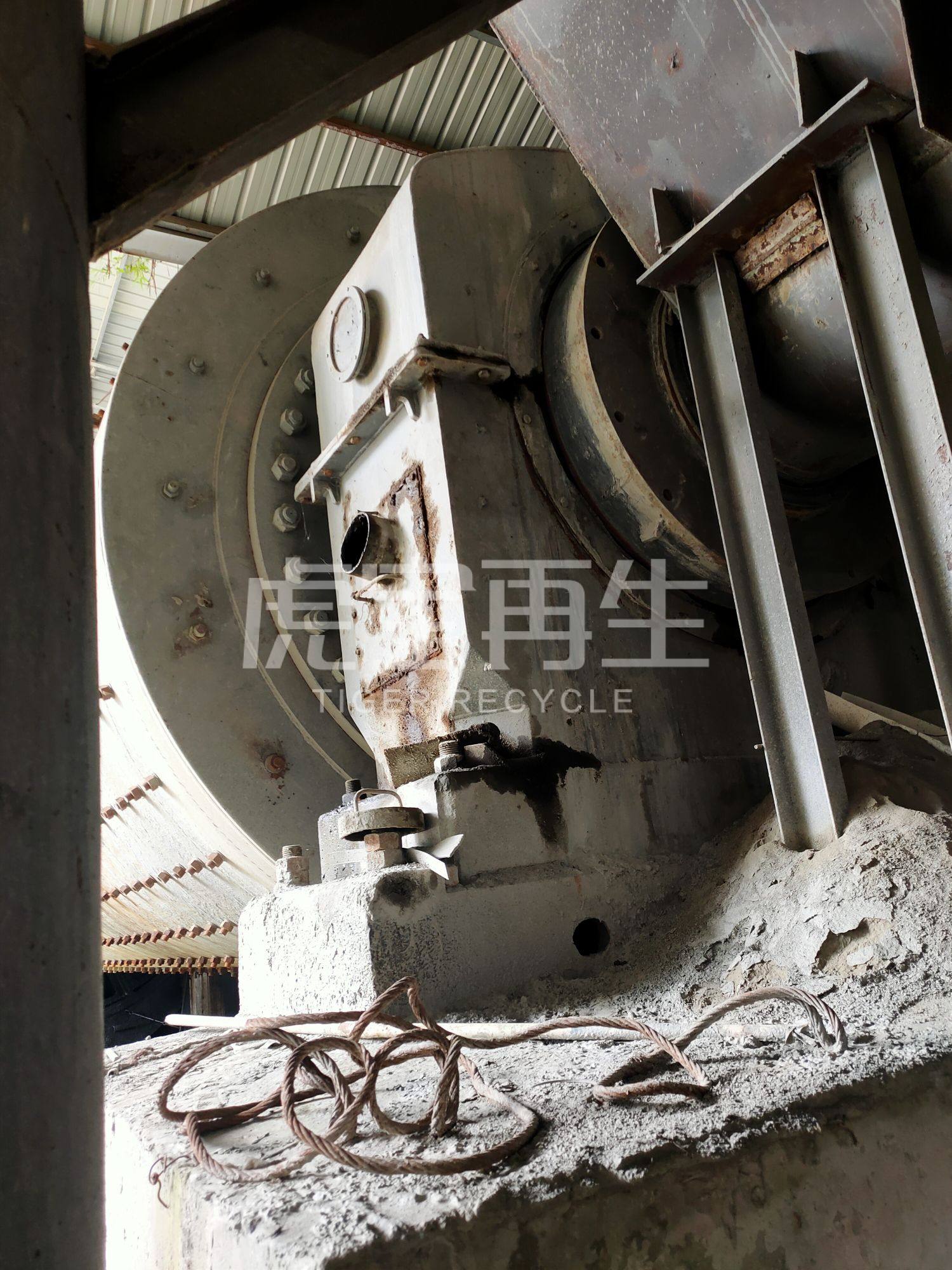 供应：3米✘13米轴承球磨机