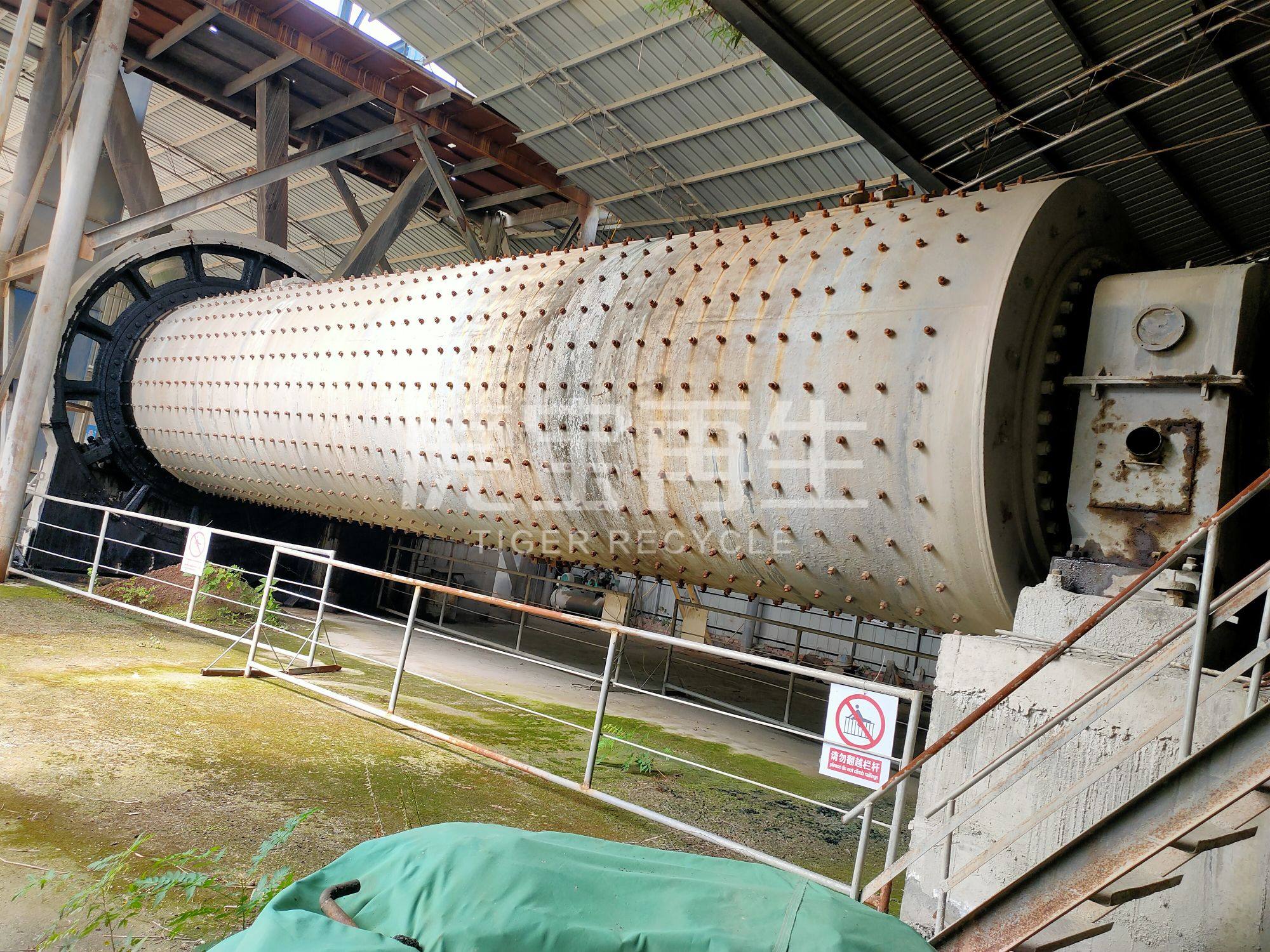 供应：3米✘13米轴承球磨机