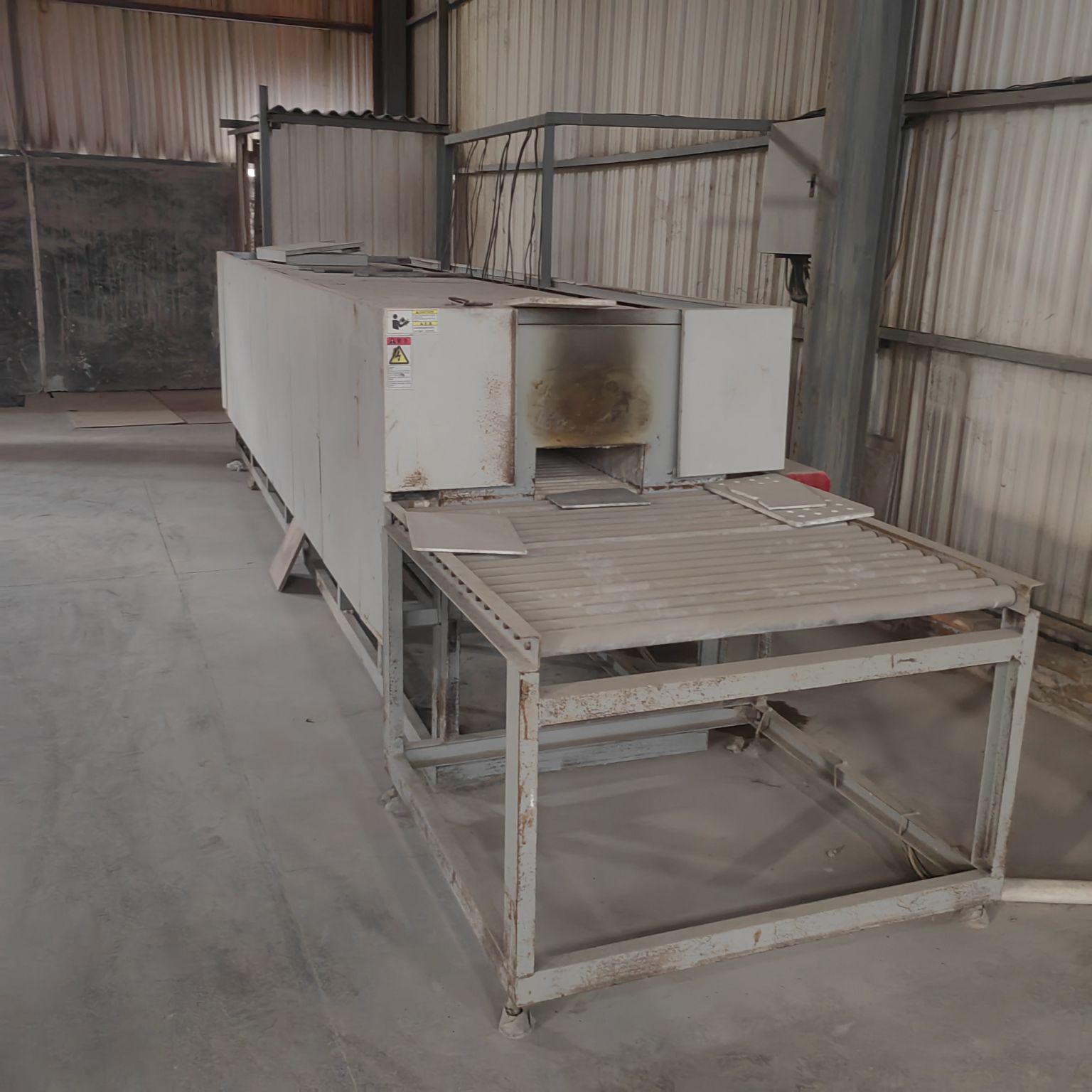 供应：实验用辊道窑（硅碳棒发热）