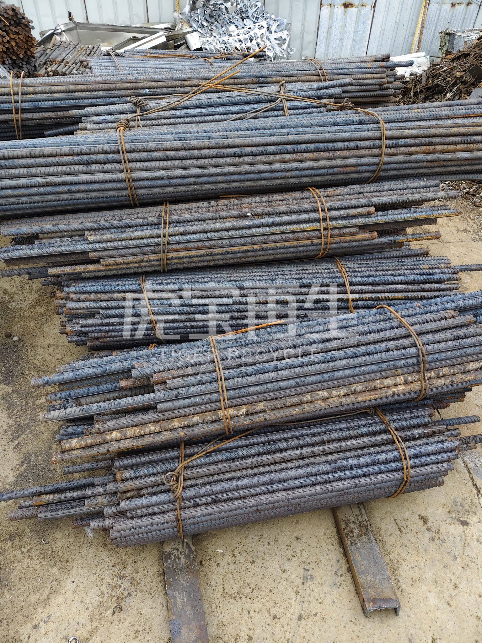 供应：清一色28螺纹钢一米多