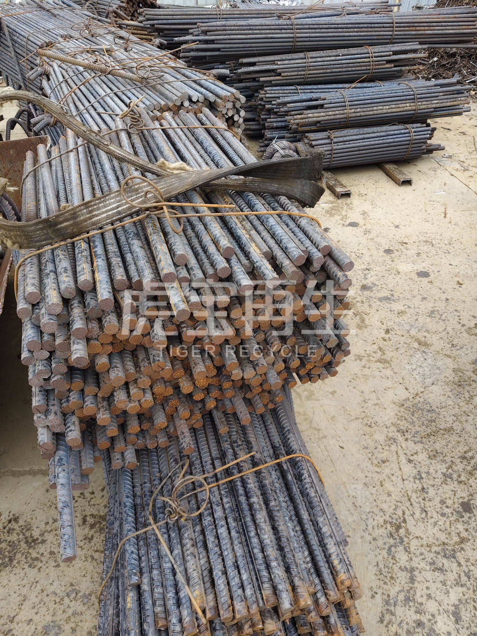 供应：清一色28螺纹钢一米多