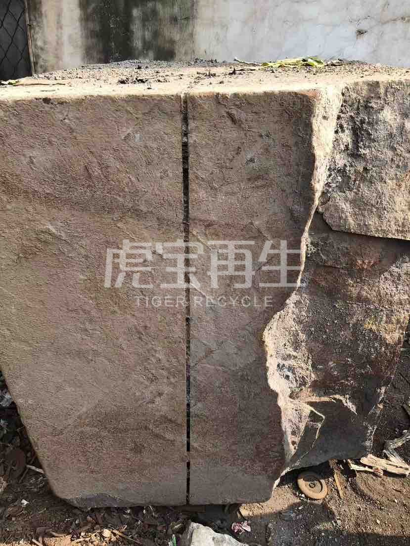 供应：生铁大块2000立方的高炉、锯口铁切割块