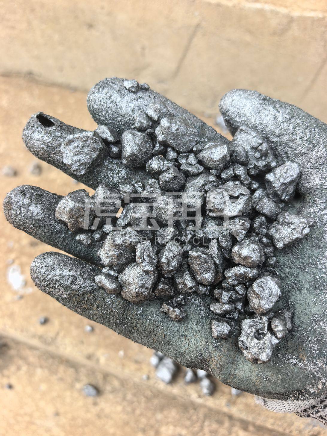 供应：大量磁选亮色铁渣