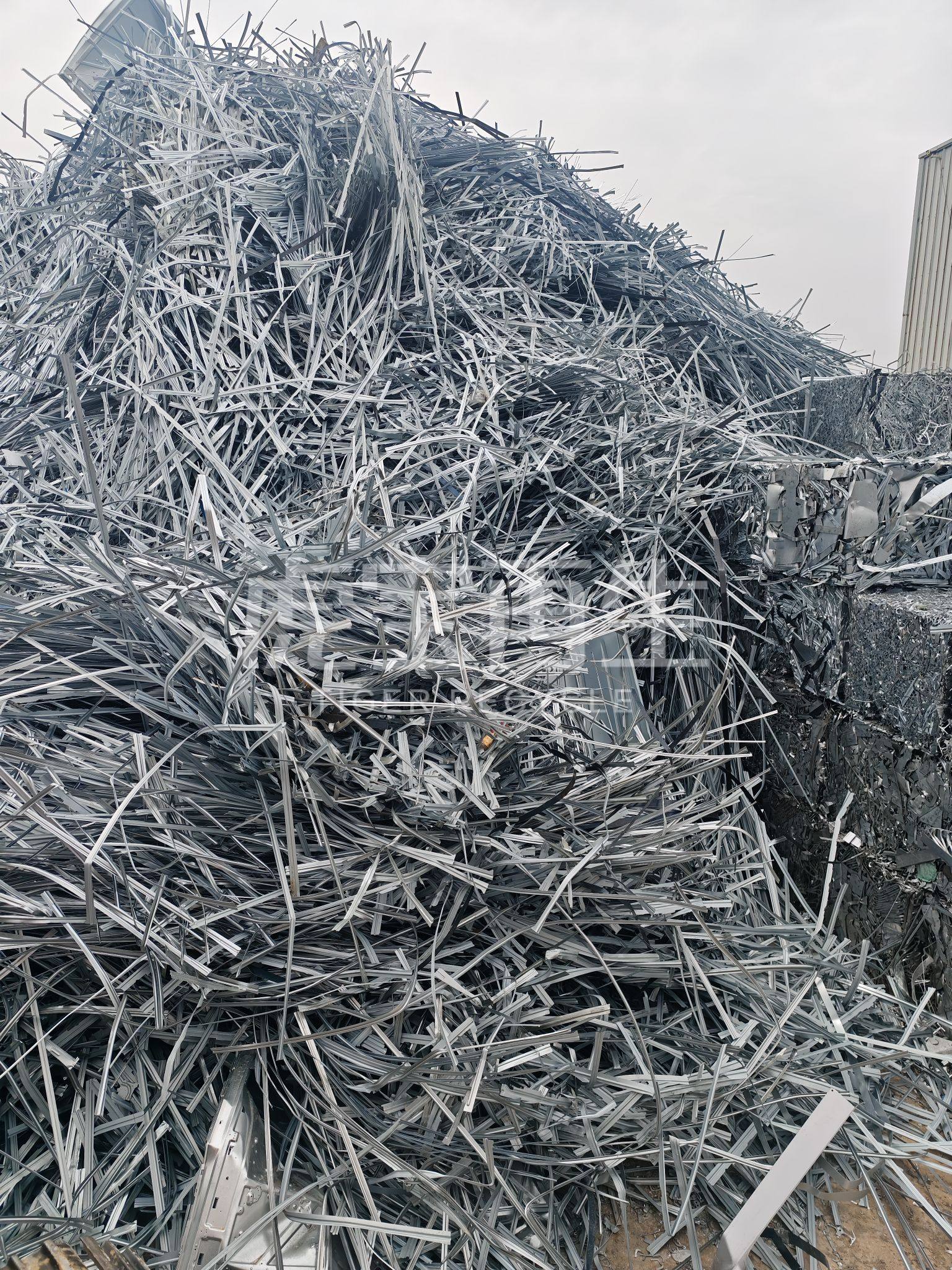 供应：工业镀锌压块、冲皮 