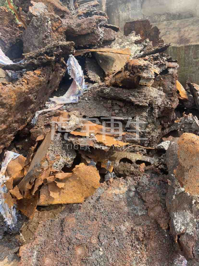 供应：锯口切割生铁大块、中转包冷钢板、铁水包铁流子