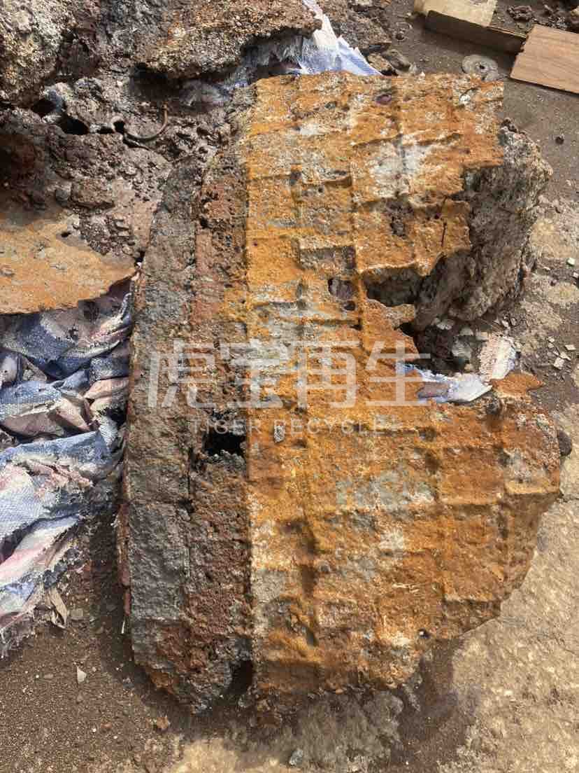 供应：锯口切割生铁大块、中转包冷钢板、铁水包铁流子