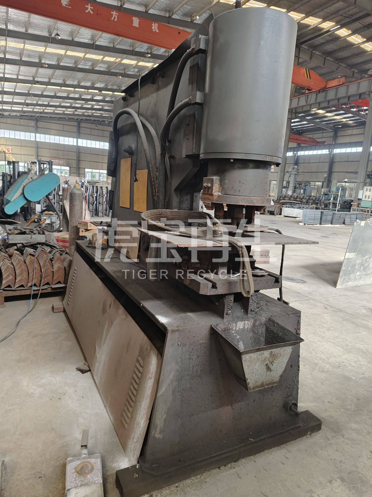 供应：液压联合冲剪机一台、数控炮塔铣两台