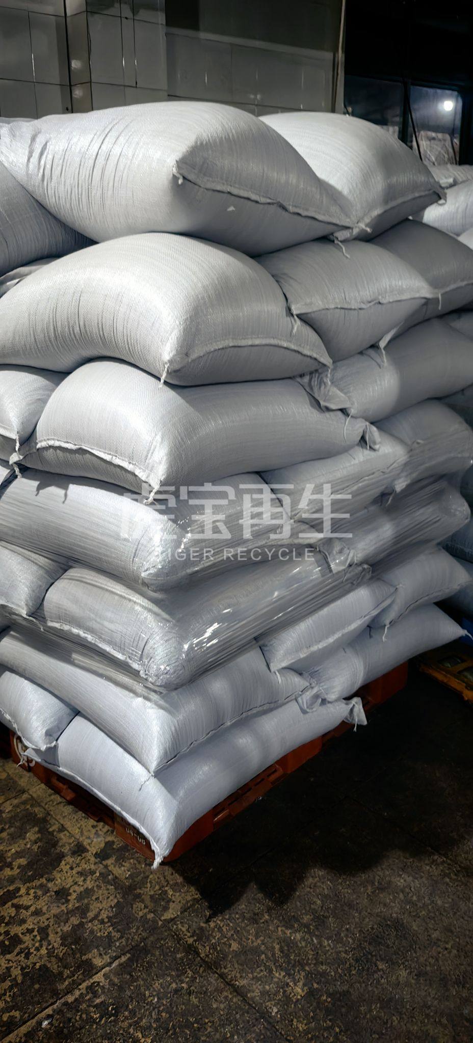 供应：200吨PE塑料颗粒