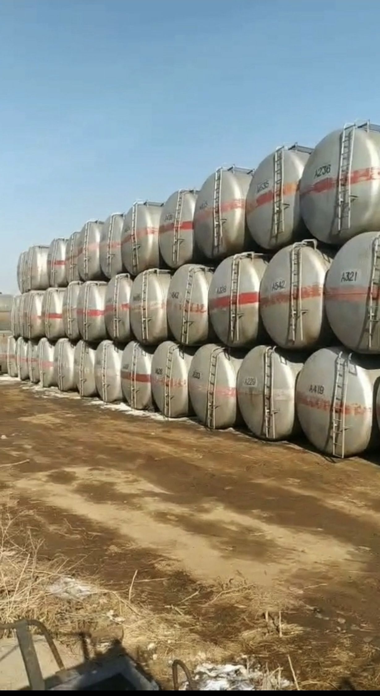 供应：废旧火车配件、火车罐、油罐等