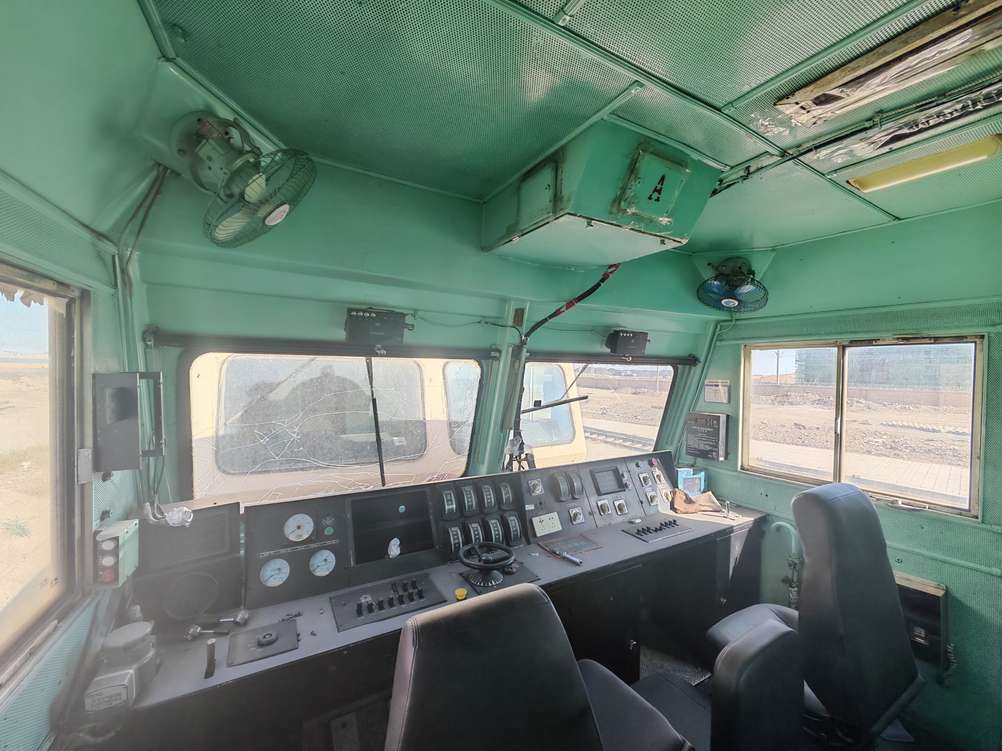 供应：废旧火车配件、火车罐、油罐等