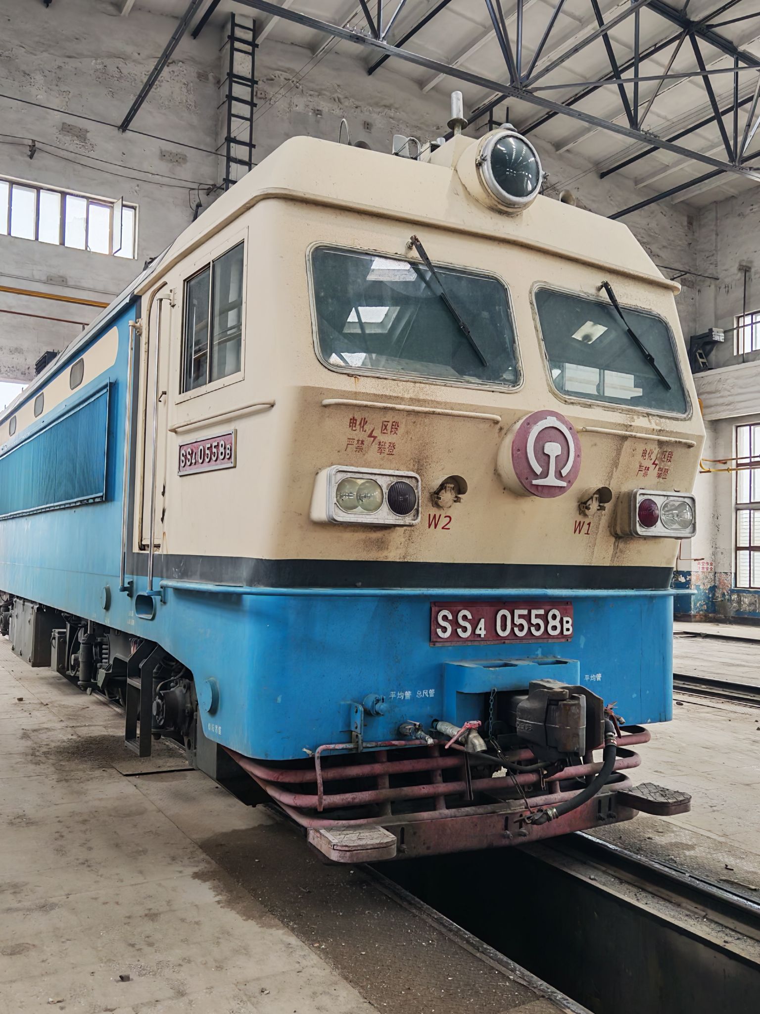 供应：废旧火车配件、火车罐、油罐等