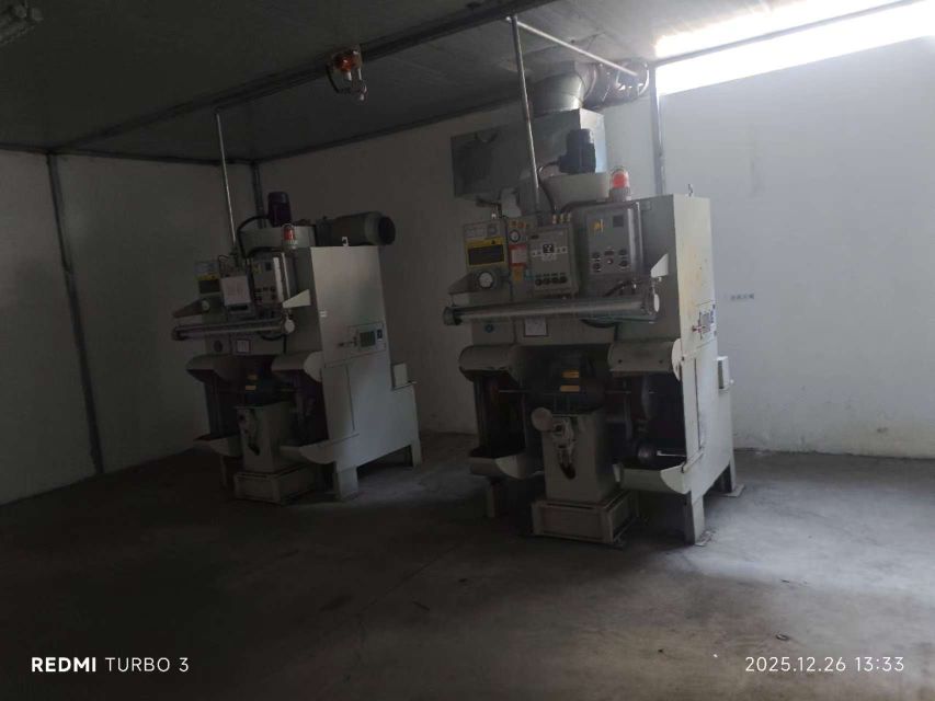 出售：喷砂机、除尘机、研磨机、压缩机各两台