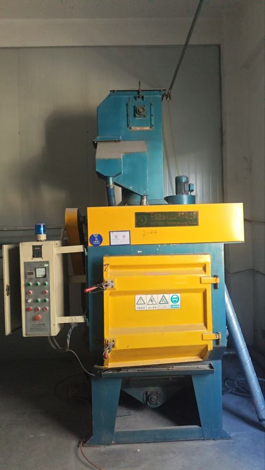 出售：喷砂机、除尘机、研磨机、压缩机各两台