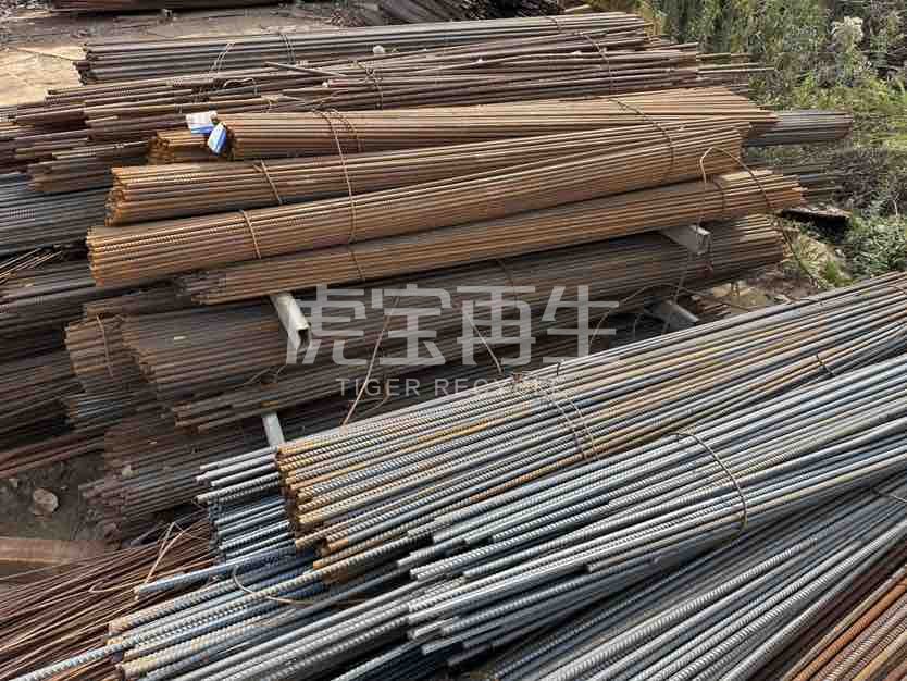 供应：二手利用直螺纹钢筋，长2-6米，14、16、18、20号同号整齐捆扎