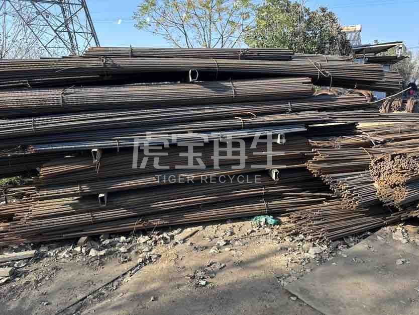 供应：二手利用直螺纹钢筋，长2-6米，14、16、18、20号同号整齐捆扎