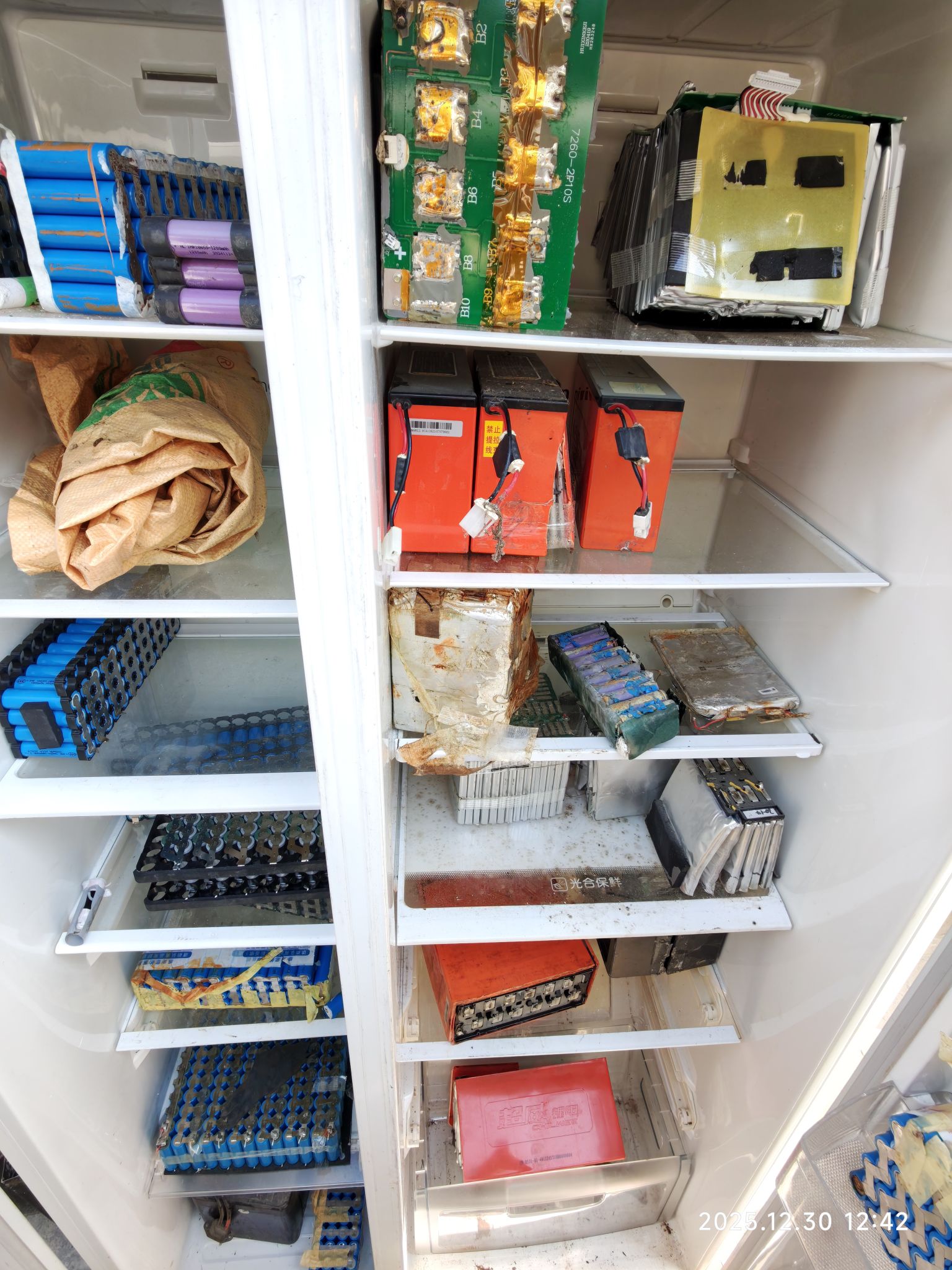 供应：十吨废旧锂电池