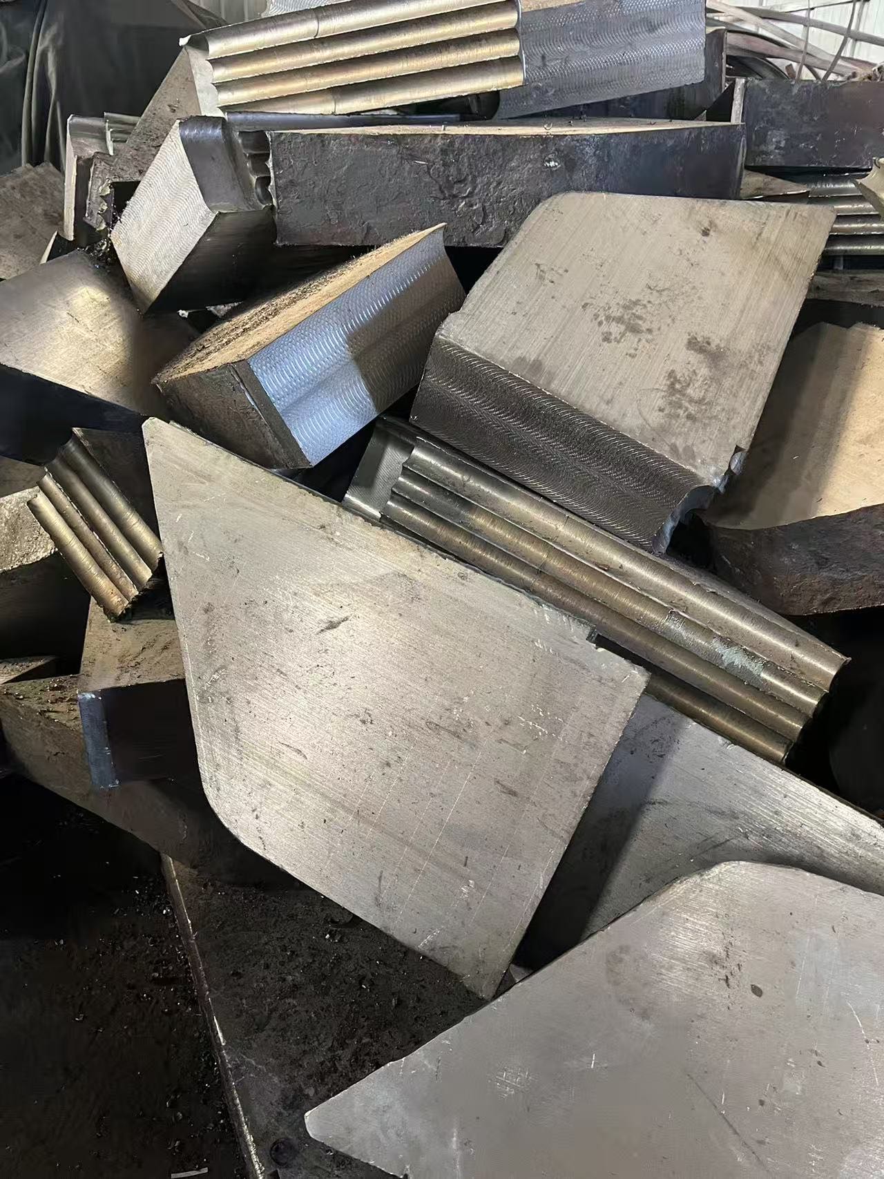 供应：70吨42Grmo锻料