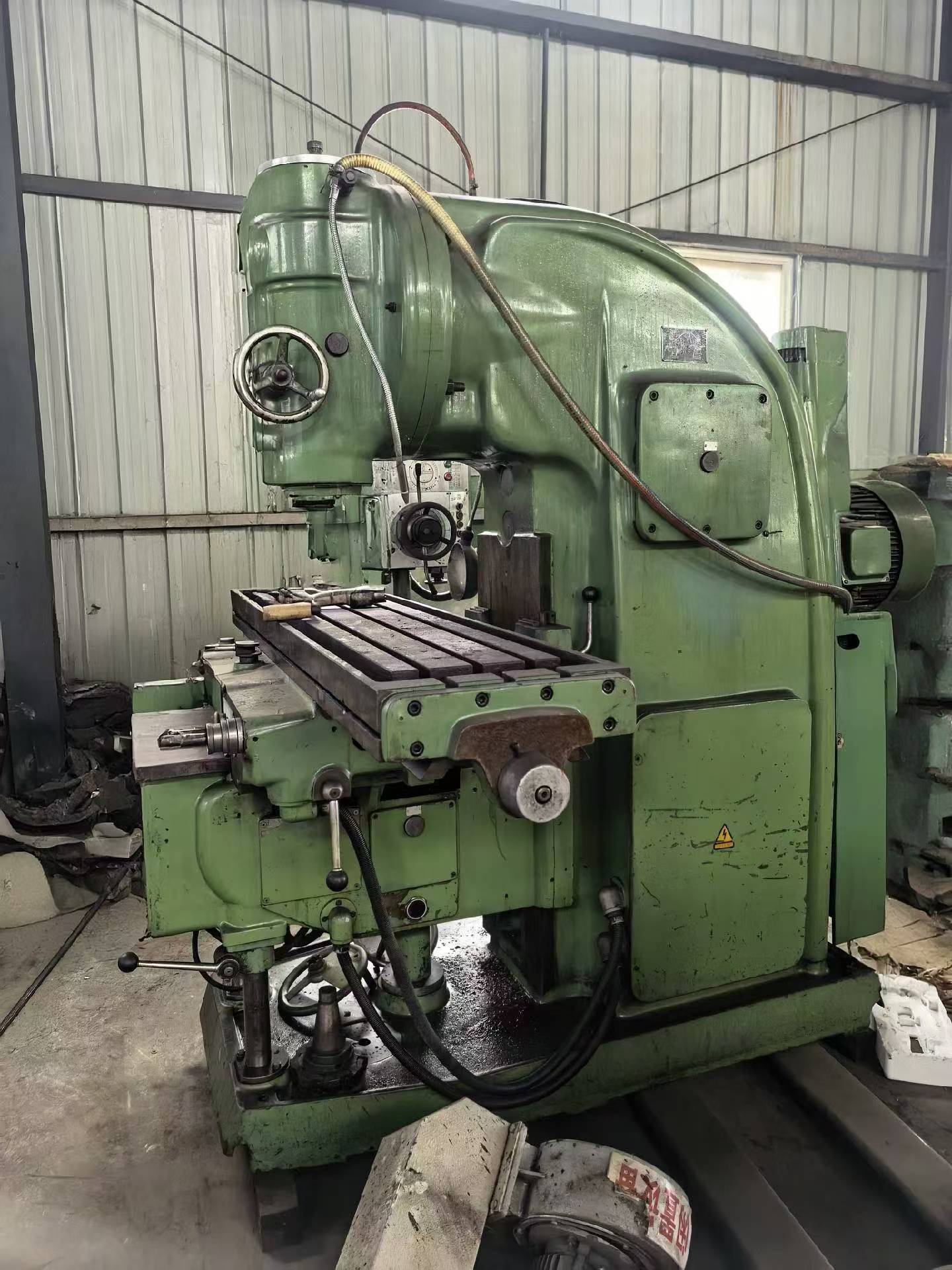 供应：北京400立式升降铣床