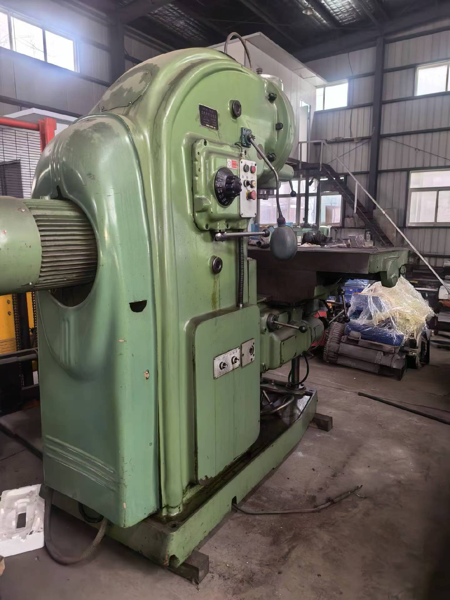 供应：北京400立式升降铣床