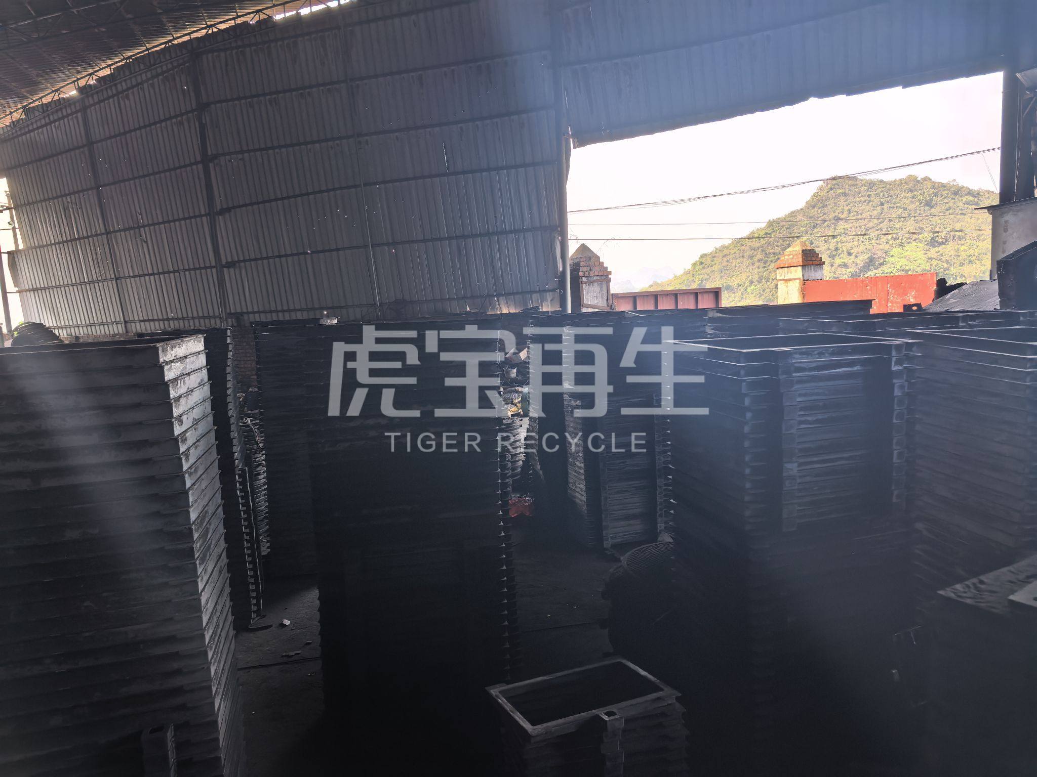 供应：废球墨铸铁井盖井框、回炉料