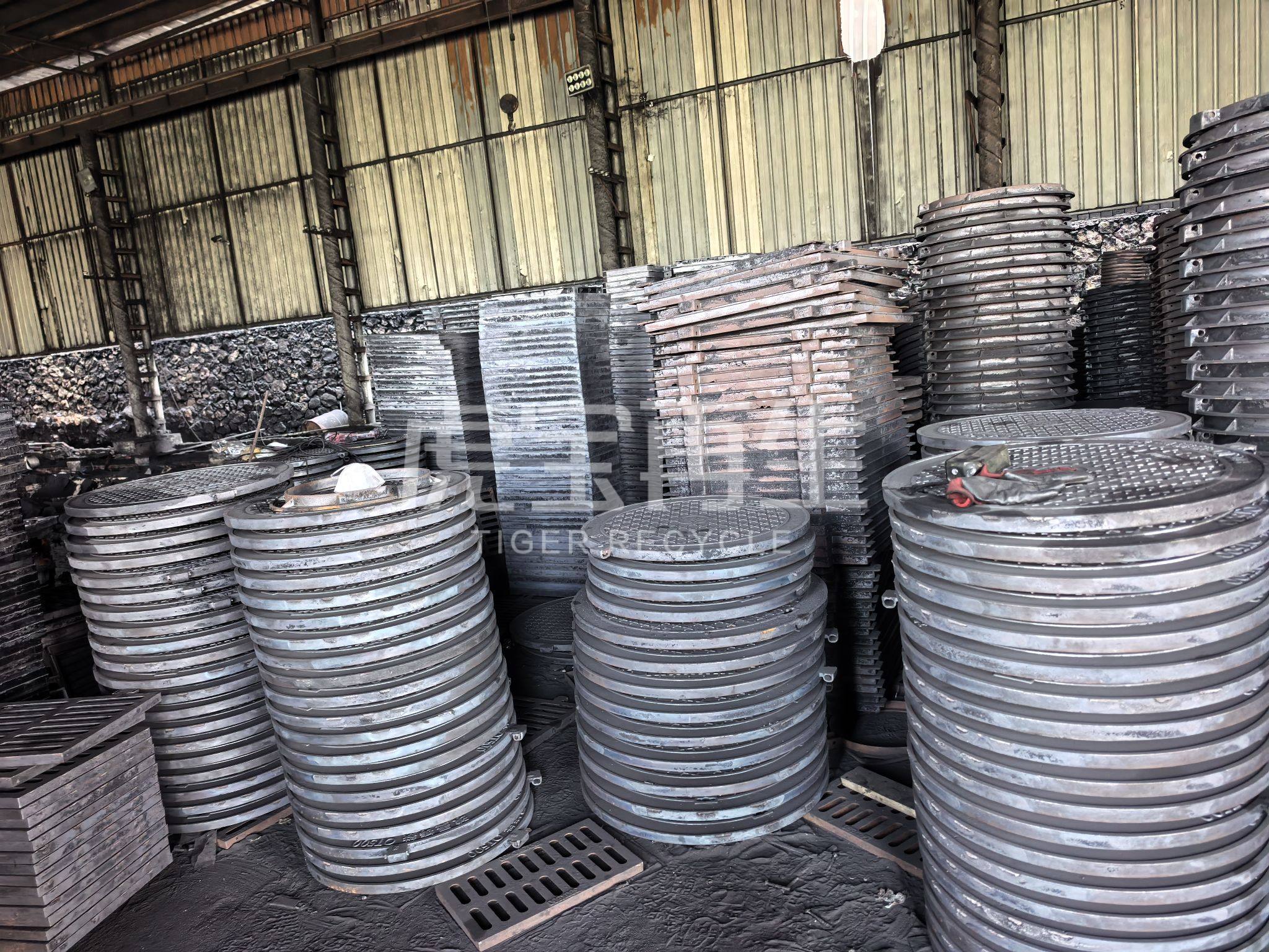 供应：废球墨铸铁井盖井框、回炉料