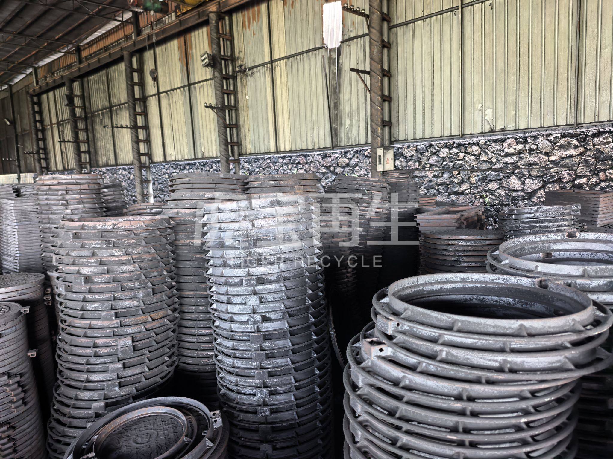 供应：废球墨铸铁井盖井框、回炉料