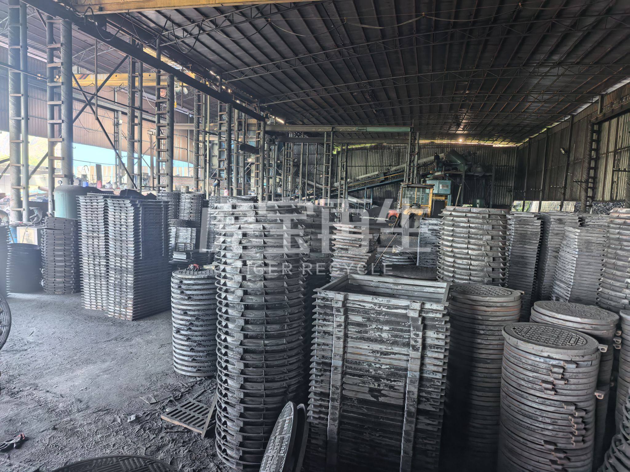 供应：废球墨铸铁井盖井框、回炉料