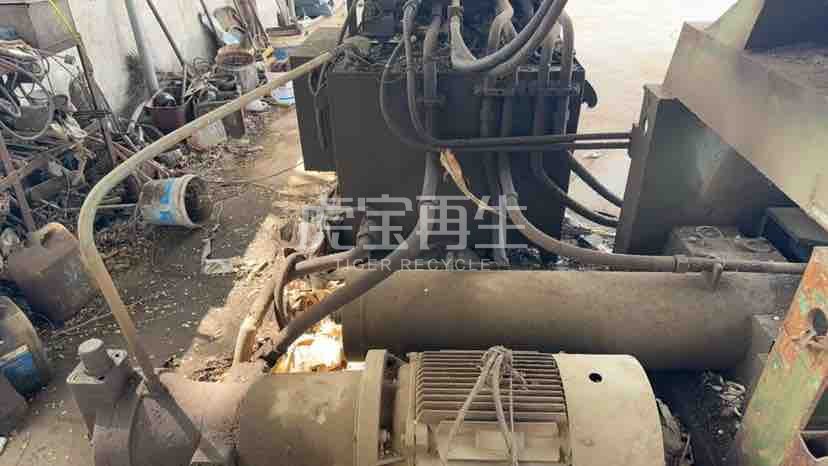 供应：华宏200吨金属液压打包机