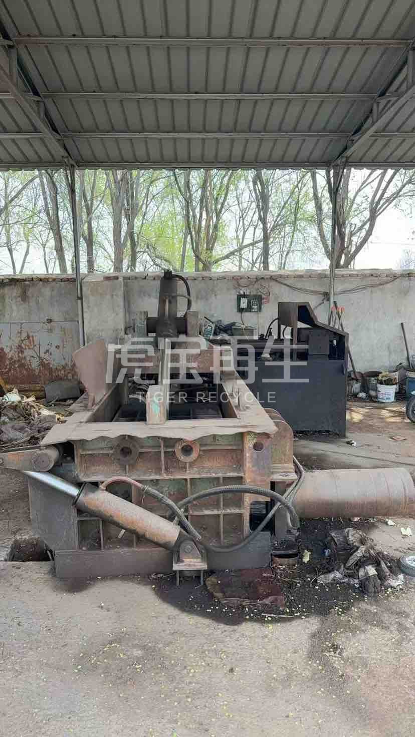 供应：华宏200吨金属液压打包机