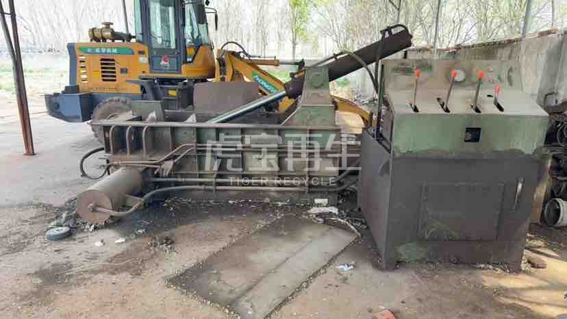 供应：华宏200吨金属液压打包机