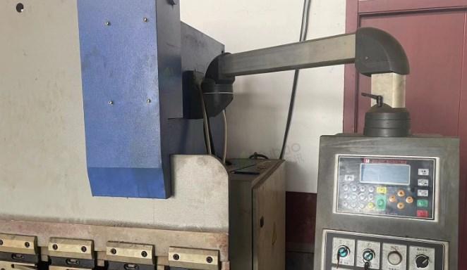 常州地区工厂处理数控冲床1台、数控折弯机1台