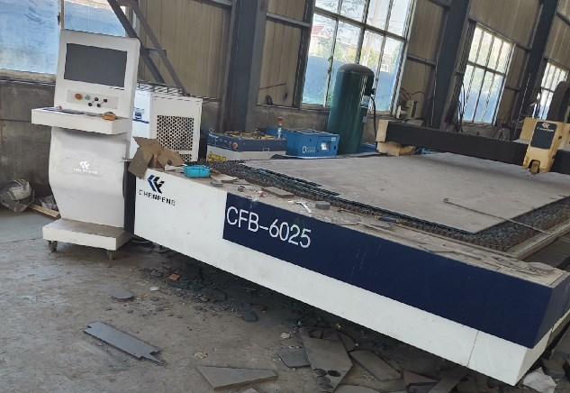 泰州地区工厂处理1200*4000纽威龙门加工中心1台、激光切割机1台