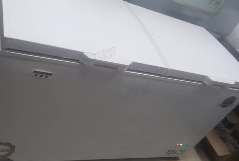 东莞地区处理饺子馆全套设备及桌凳冰箱等