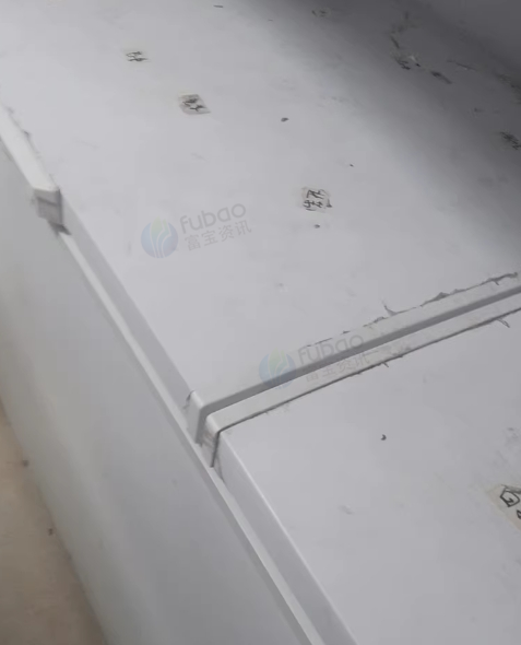 东莞地区处理饺子馆全套设备及桌凳冰箱等
