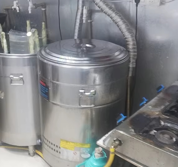 东莞地区处理饺子馆全套设备及桌凳冰箱等