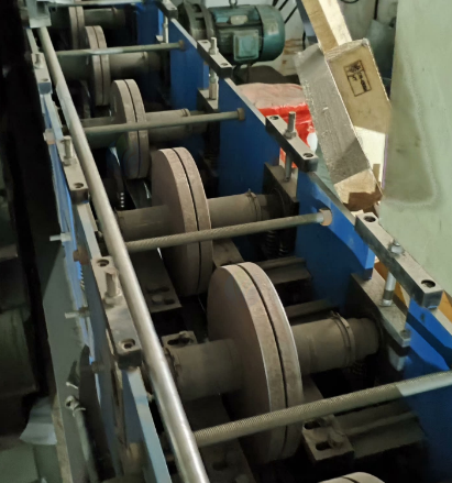 南京地区工厂处理U型槽行成机、840/900老式彩钢瓦机、剪板机