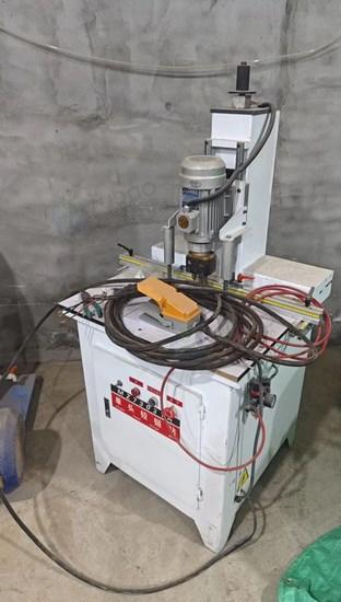 石家庄地区工厂处理木工设备数台