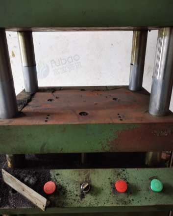 苏州地区工厂处理60T压机2台、10T压机4台