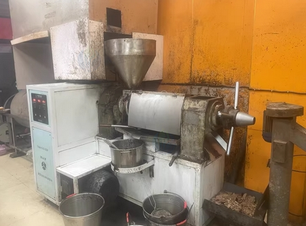 南宁地区处理300型榨油机、高压滤油机等全套设备