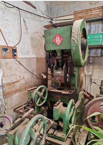 沧州地区个人处理东光产40T两台、淄川25T16T8T自用冲床