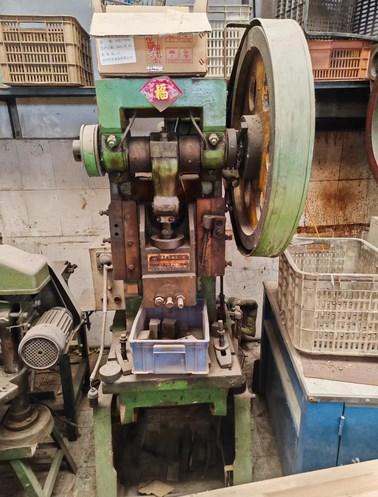 沧州地区个人处理东光产40T两台、淄川25T16T8T自用冲床