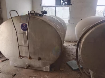 德州地区个人处理4台不锈钢奶罐