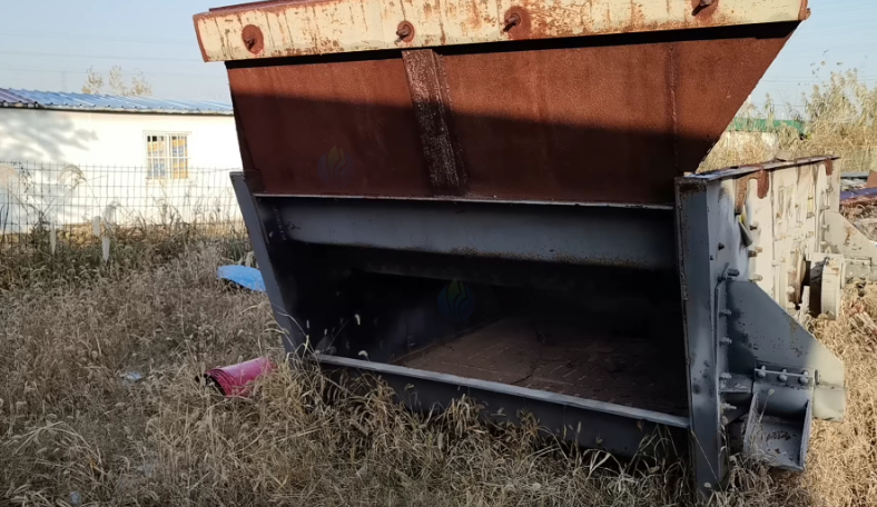 淮安地区工厂处理破碎机+振筛一套