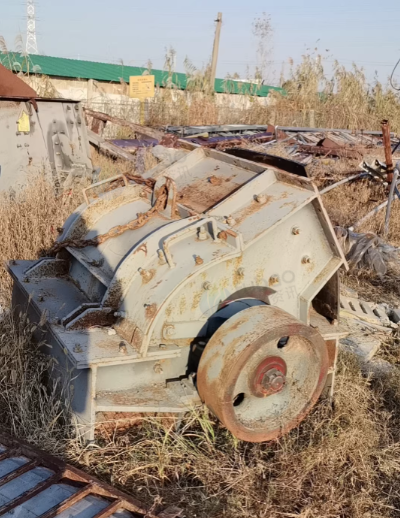 淮安地区工厂处理破碎机+振筛一套