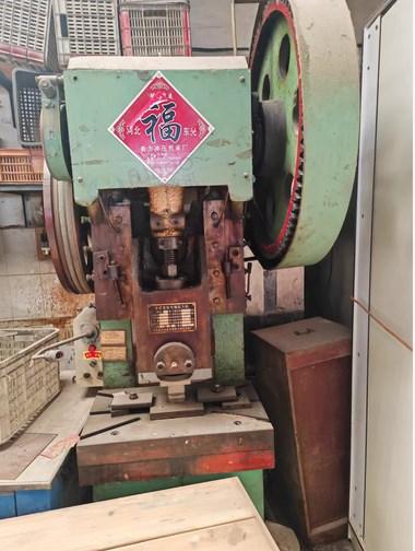 沧州地区个人处理东光产40T两台、淄川25T16T8T自用冲床