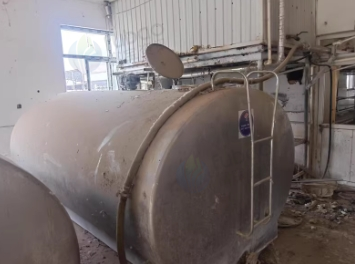 德州地区个人处理4台不锈钢奶罐