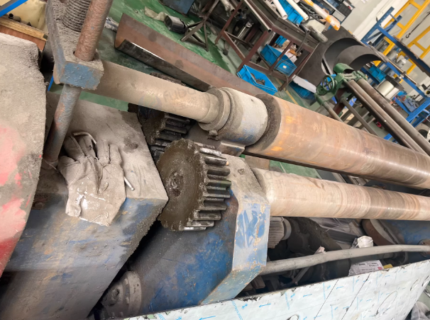 苏州地区工厂处理12×2200卷板机